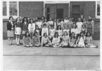 1968 Carony Pijnenburg op de lagere school (Mariaschool Den Dungen)